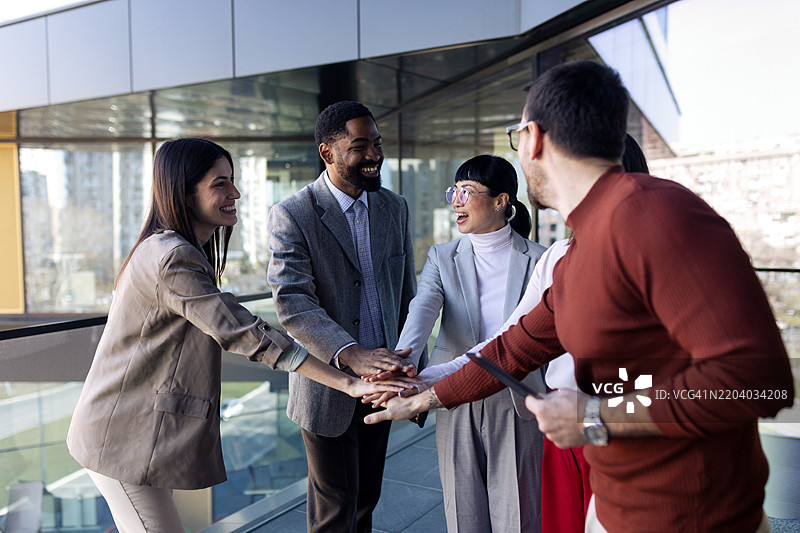 商务人士握手图片素材