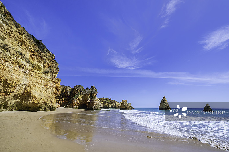 普拉因哈海滩，位于阿尔加维悬崖之间的一个隐蔽海滩（葡萄牙）图片素材