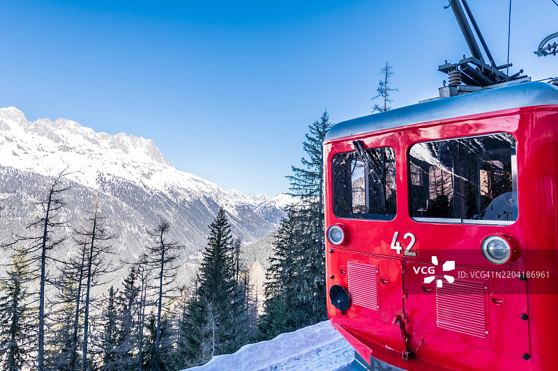 冬季在霞慕尼的蒙特维尔斯火车图片素材