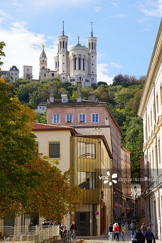 法国里昂的博姆巴尔德街和四维尔圣母大教堂图片素材