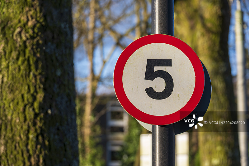 5英里每小时的速度标志 5mph图片素材