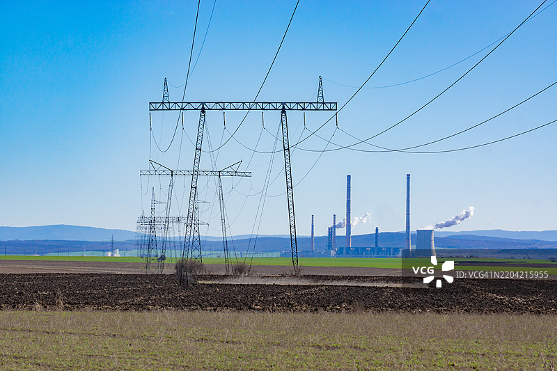 高压电线和煤电站图片素材