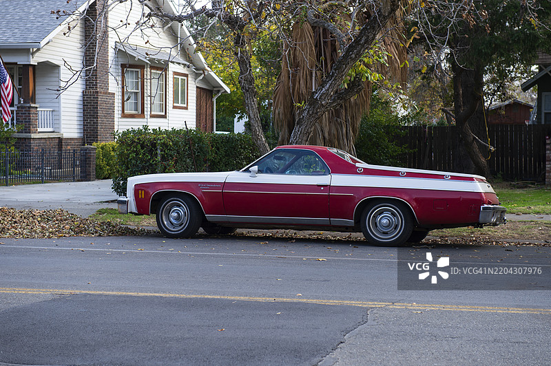 温特斯街上的复古车辆图片素材