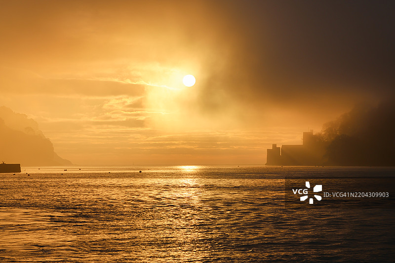 达特河口的日出图片素材