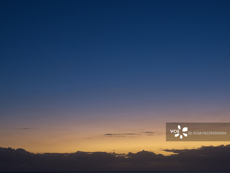 日落时分戏剧性的天空美景图片素材