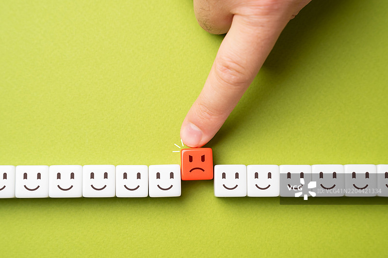 对不满和异议人士的压力 企业团队中的不满情绪 人员与团队 促进积极的工作文化以维持团队凝聚力和生产力图片素材