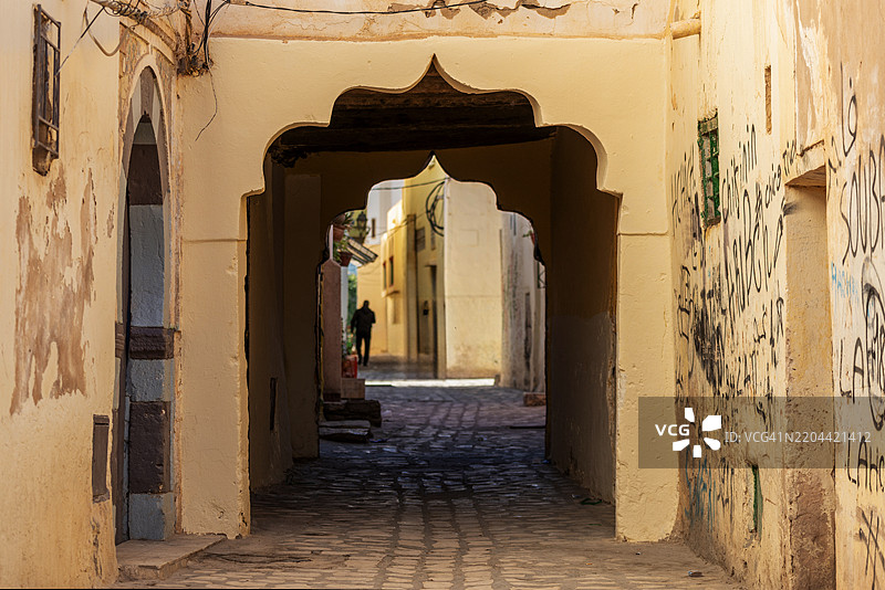 加夫萨老城的铺砌街道图片素材