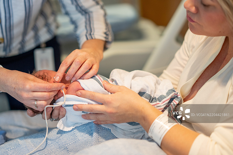 新生儿检测图片素材