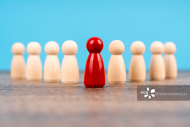 木制雕像领导力概念图片素材