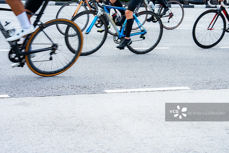 公路自行车骑行图片素材