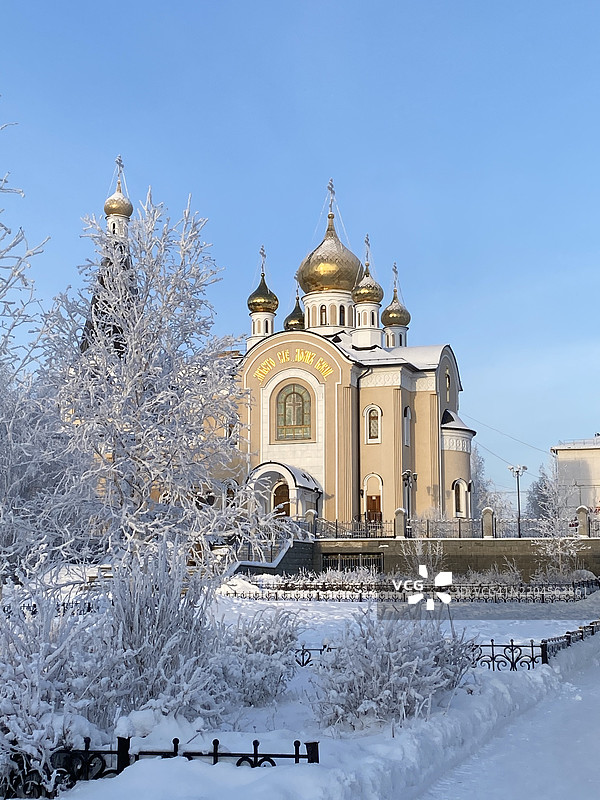 冬季天空下的教堂景观图片素材