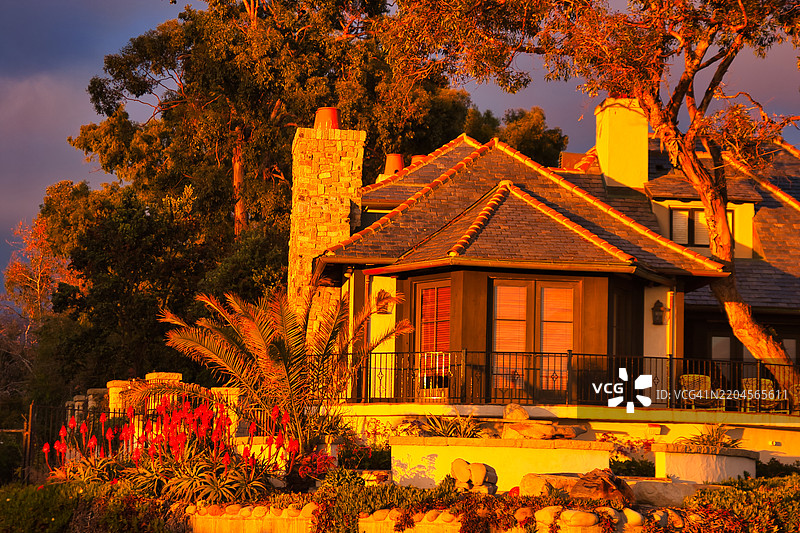 加利福尼亚州蒙特西托海滩的日落图片素材