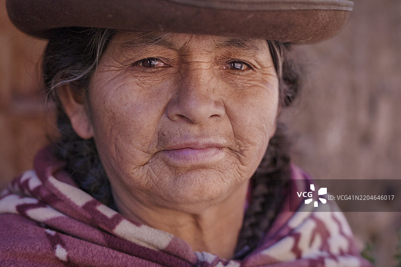 秘鲁女性肖像，皮萨克当地市场，圣谷，秘鲁图片素材