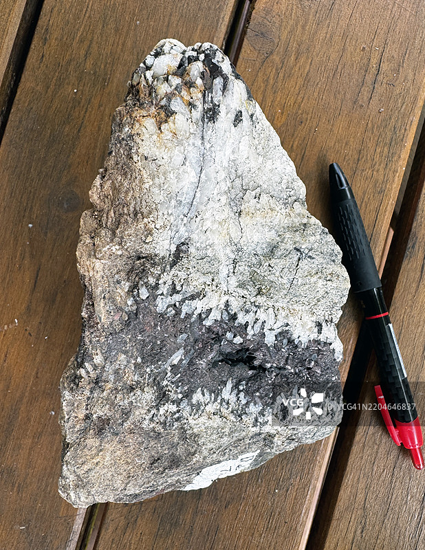 红宝石锡铁矿石标本图片素材