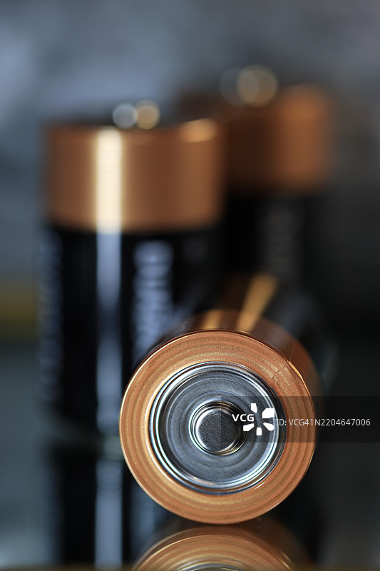 多用途碱性D型电池，适用于家庭和办公设备图片素材