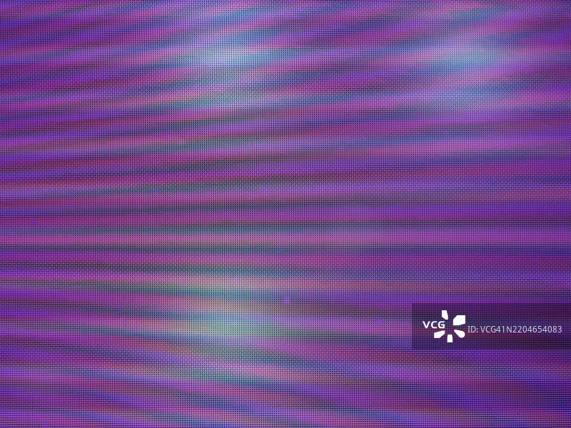 法国巴黎，近距离拍摄的亮紫色LED屏幕，色彩自然。图片素材