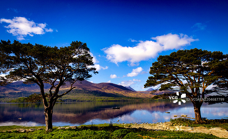 基拉尼国家公园的洛赫利恩湖和麦基尔库迪山脉，凯里，穆恩斯特，爱尔兰图片素材