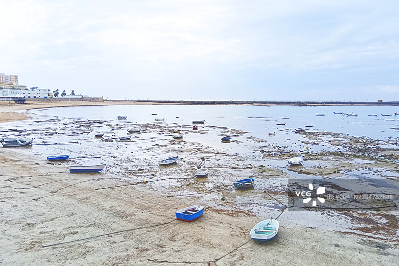 沙滩上的小船图片素材
