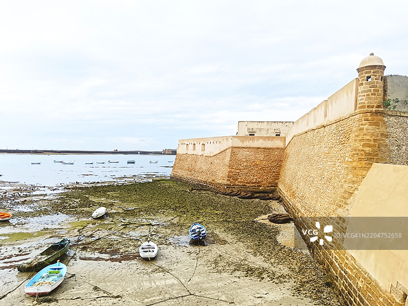 沙滩上的小船图片素材