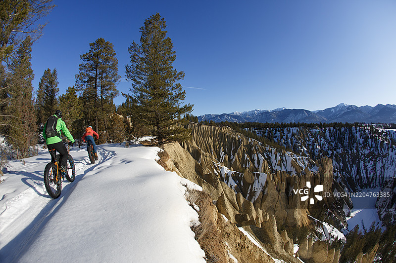 冬季胖轮自行车冒险图片素材