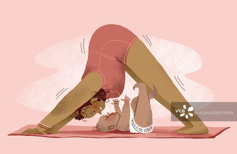 一位女性在地毯上做瑜伽，身边有一个新生儿，展现现代母亲的形象图片素材