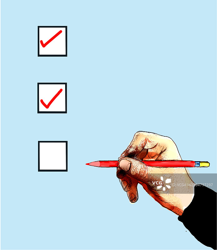 一只手用红色铅笔在检查清单上勾选框。图片素材