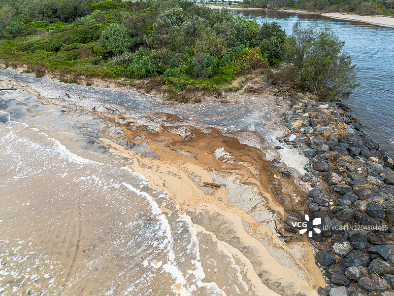 在阿尔弗雷德气旋袭击北河地区后，波茨维尔观察到海岸侵蚀的影响图片素材