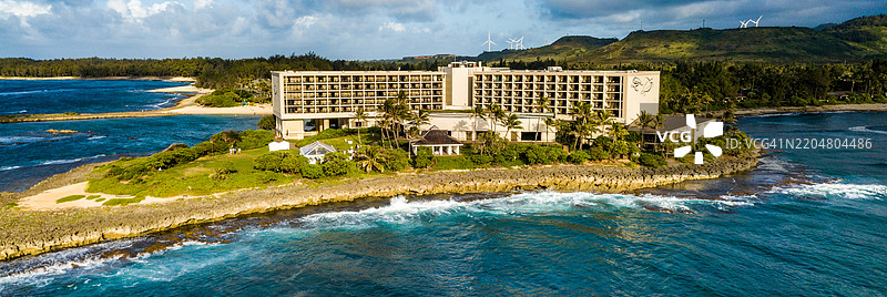 探索夏威夷的海龟湾，欣赏壮丽的海岸风光和生机勃勃的自然美景图片素材