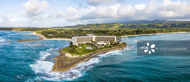 在夏威夷的海龟湾体验令人惊叹的美景和宁静的放松，享受壮观的海滨活动。图片素材