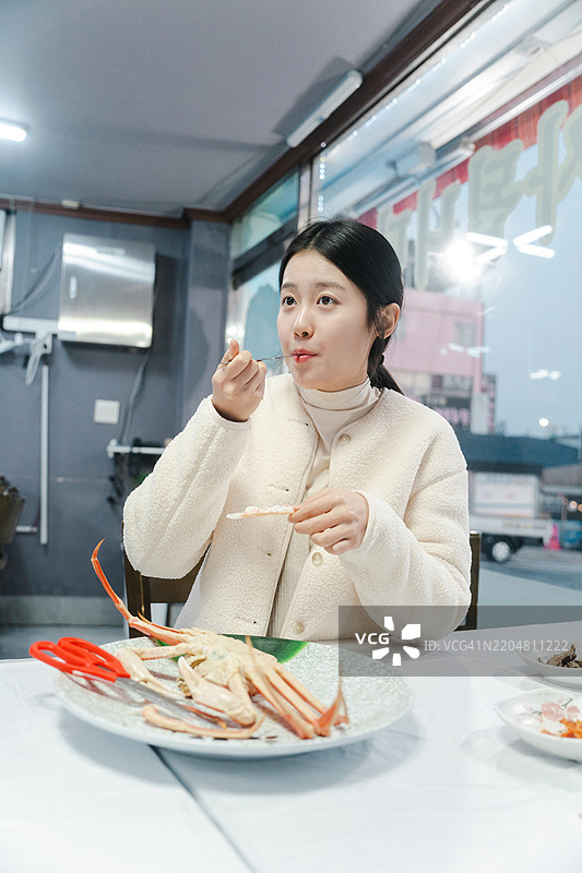 单人旅行，东海市，度假，晴朗的天空，鱼市场，螃蟹，熟食，餐厅，蒸螃蟹图片素材