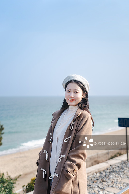 旅行，独自旅行，度假，东海市，海边路，晴朗的天空，铁路图片素材