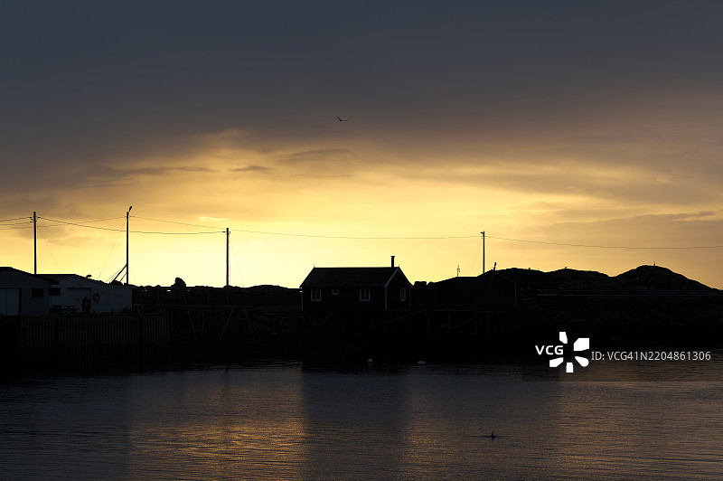 挪威哈姆诺伊的埃利亚森渔屋日出图片素材