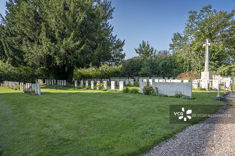 波瓦-德-皮卡尔迪的圣德尼教堂及其英联邦军人公墓 - 第二次世界大战图片素材