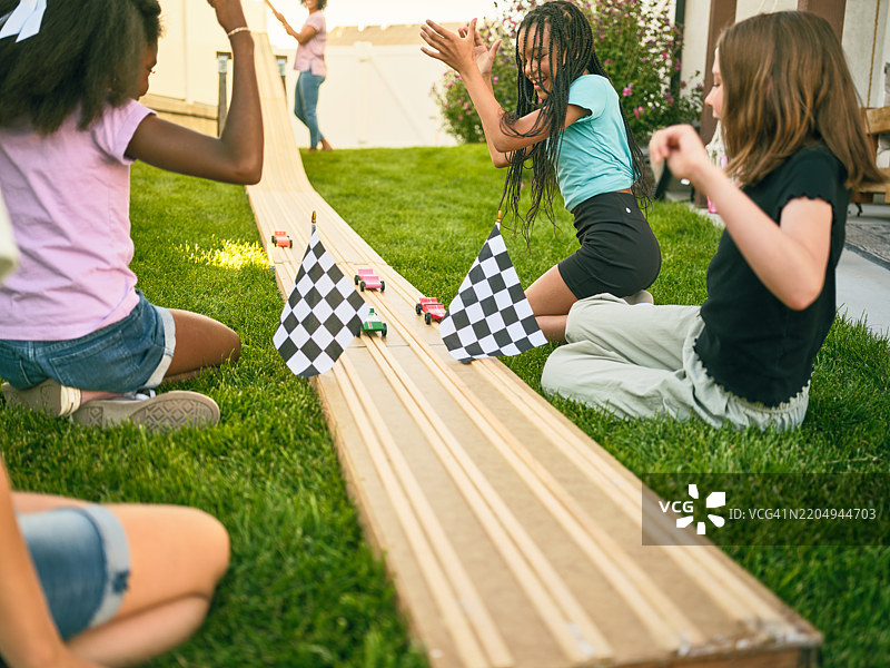 后院赛车女孩俱乐部图片素材