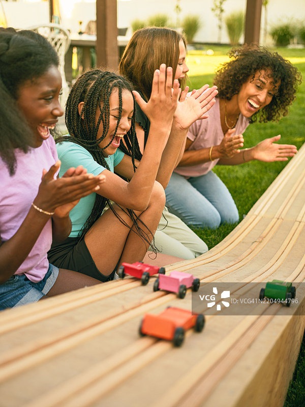 后院赛车女孩俱乐部图片素材