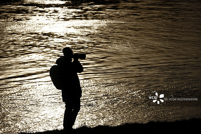 冬季德国欧洲河岸上的摄影师图片素材