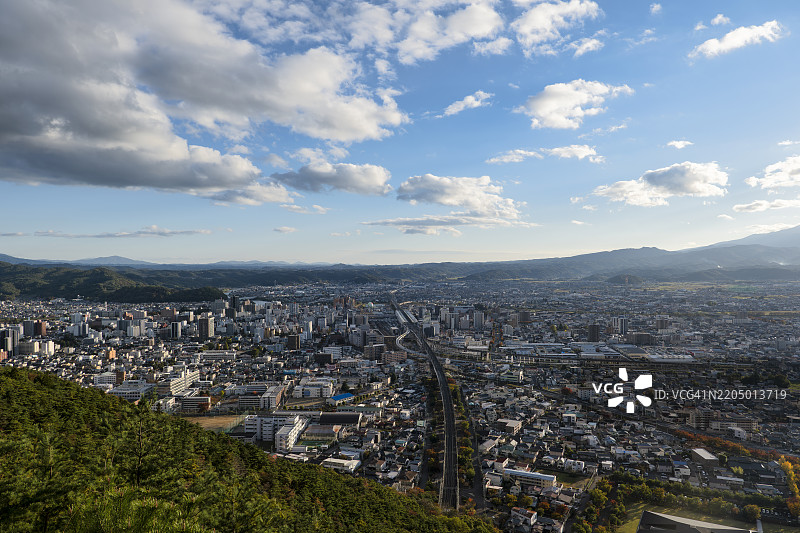 福岛市在蓝天之下图片素材