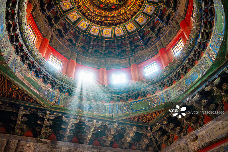 北京故宫的装饰性天花板屋顶支架。图片素材