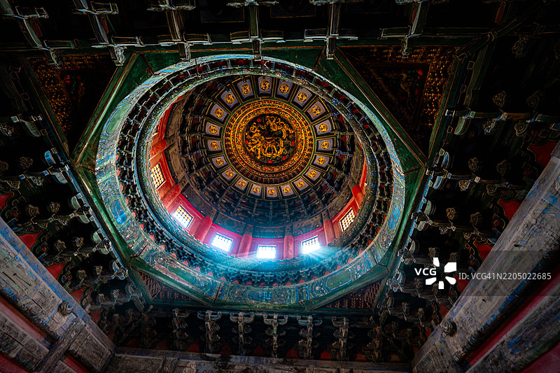 北京故宫的装饰性天花板屋顶支架。图片素材