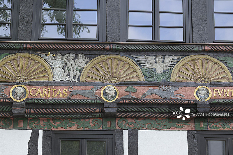 亚当与夏娃之家，半木结构建筑，位于德国帕德博恩哈图马尔街7号，欧洲图片素材