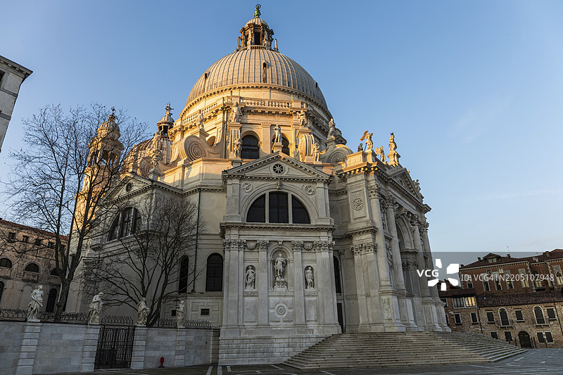 晨光，圣玛利亚德拉萨卢特教堂，杜罗索杜罗，威尼斯，意大利图片素材