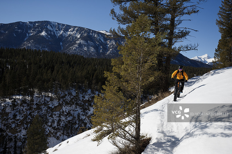 加拿大冬季胖轮自行车骑行图片素材