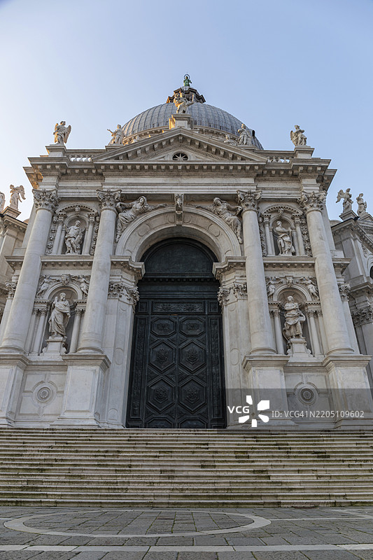 圣玛利亚德拉萨卢特教堂的入口门户，教堂外立面，杜罗索区，威尼斯，意大利图片素材