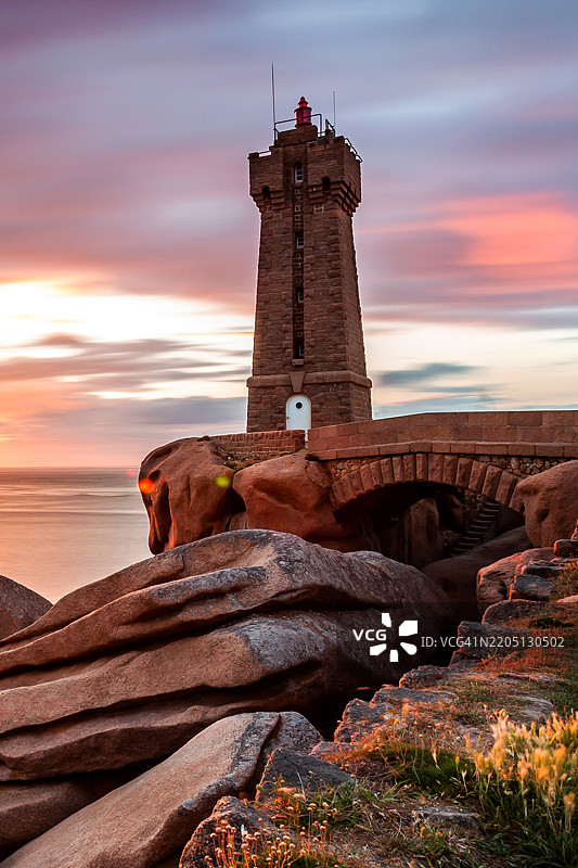 布列塔尼/法国普洛曼纳赫灯塔在日落时分图片素材