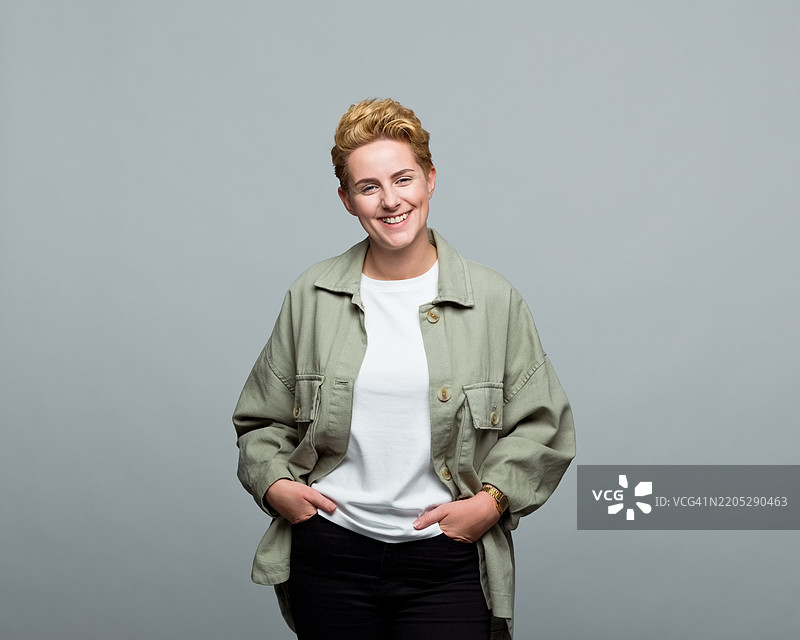 快乐年轻女性的肖像图片素材