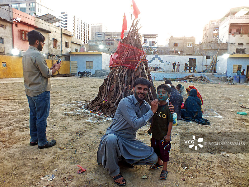 巴基斯坦印度教社区庆祝胡里节图片素材