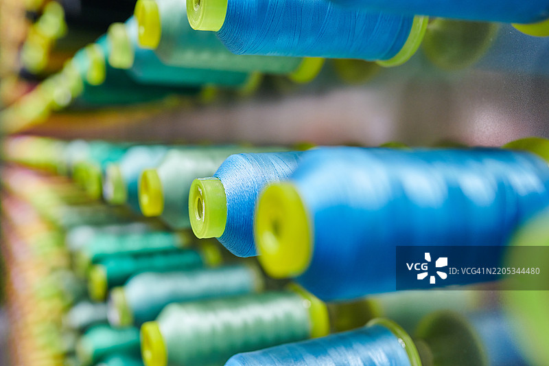 浅蓝到绿色渐变系列纱线背景图片素材