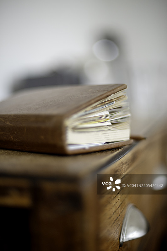 棕色皮革日记本图片素材