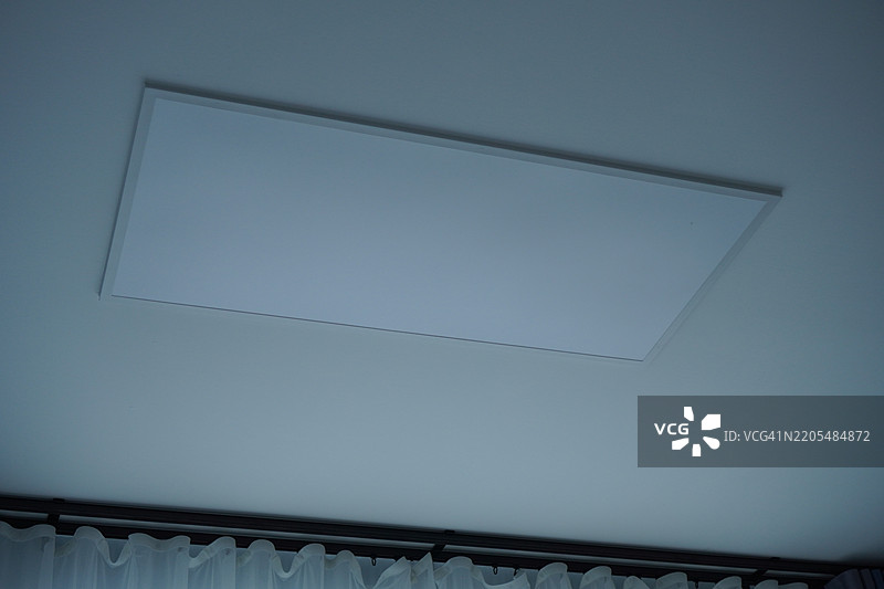 天花板上的灯泡图片素材