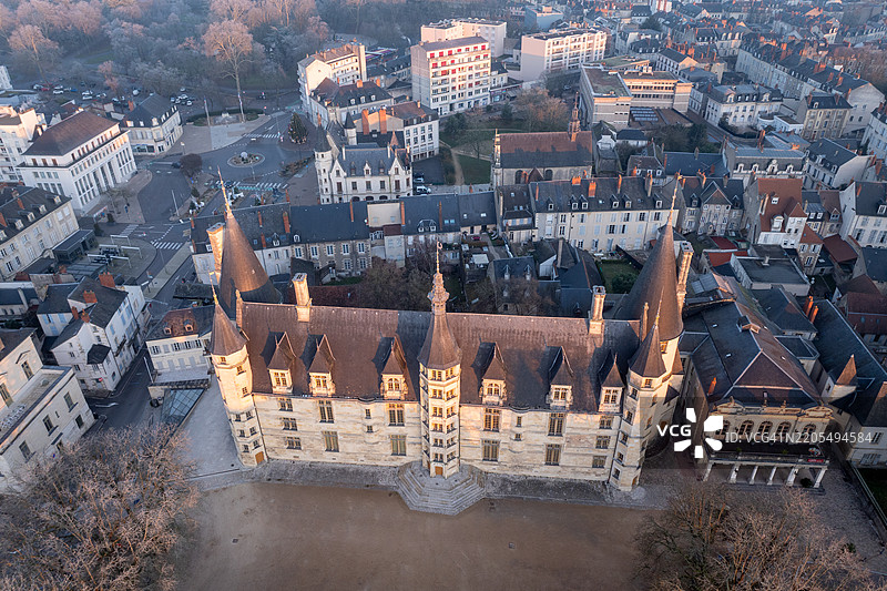 日出时分的尼夫尔公爵宫鸟瞰图图片素材